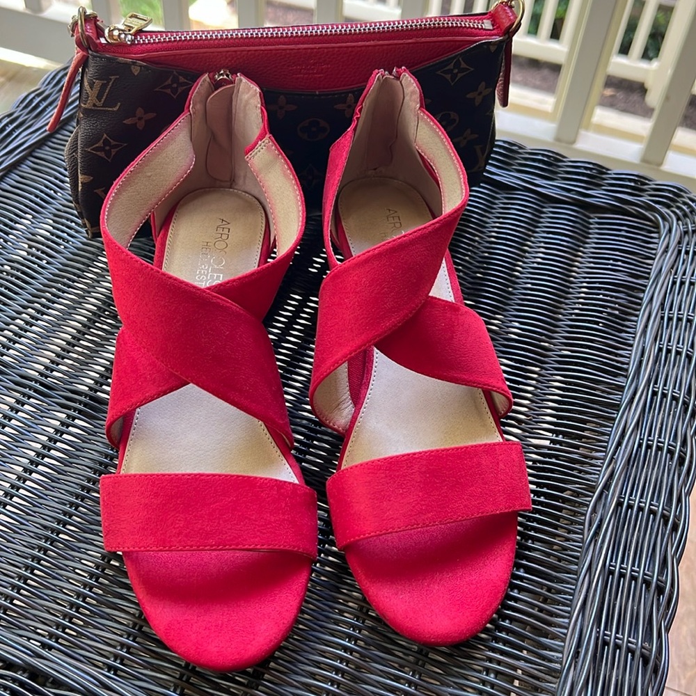 Aerosols, heelrest sandals